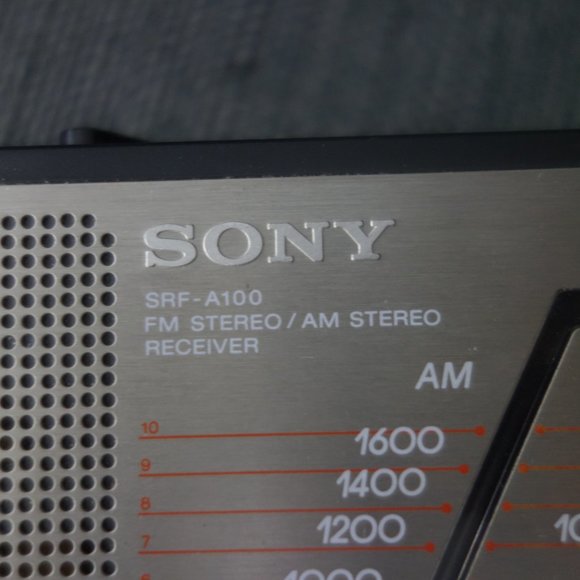 Vintage Sony SRF-A100 AM FM Battery Powered Radio - Picture 16 of 16
